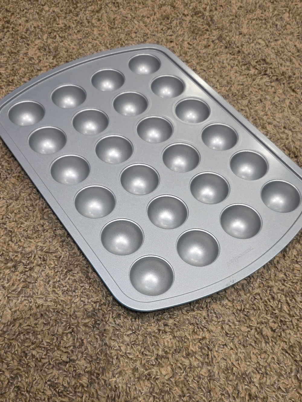 The Pampered Chef Silver Donut Hole or Cake Pop Pan
